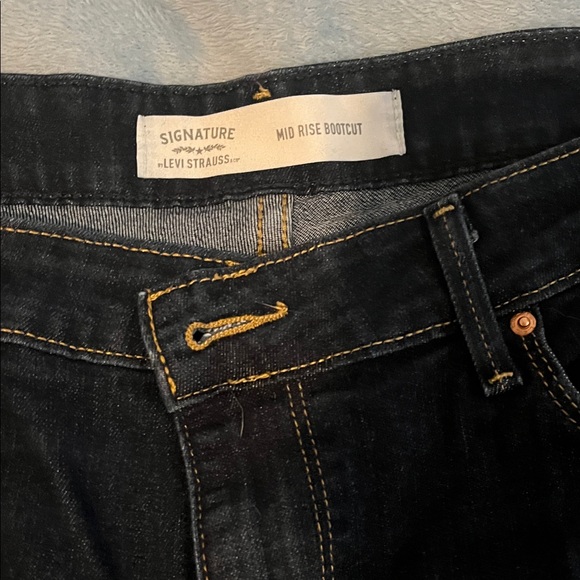 Women’s Levi's Signature Dark Blue Bootcut Jeans Mid Rise W34 L32 - Picture 2 of 8